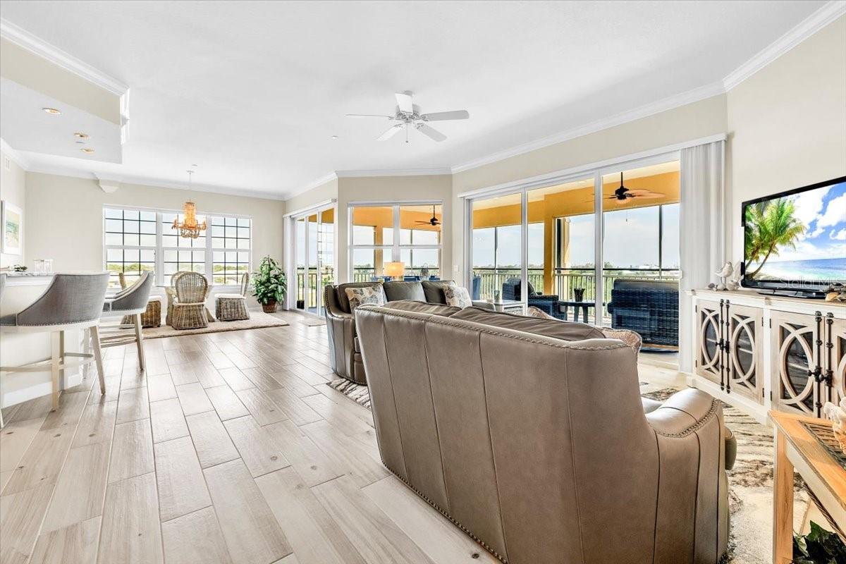 8560 AMBERJACK CIR #301