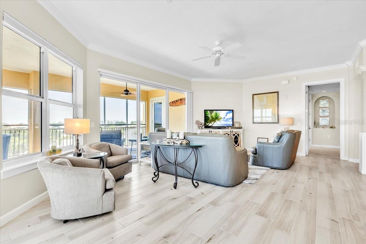 8560 AMBERJACK CIR #301