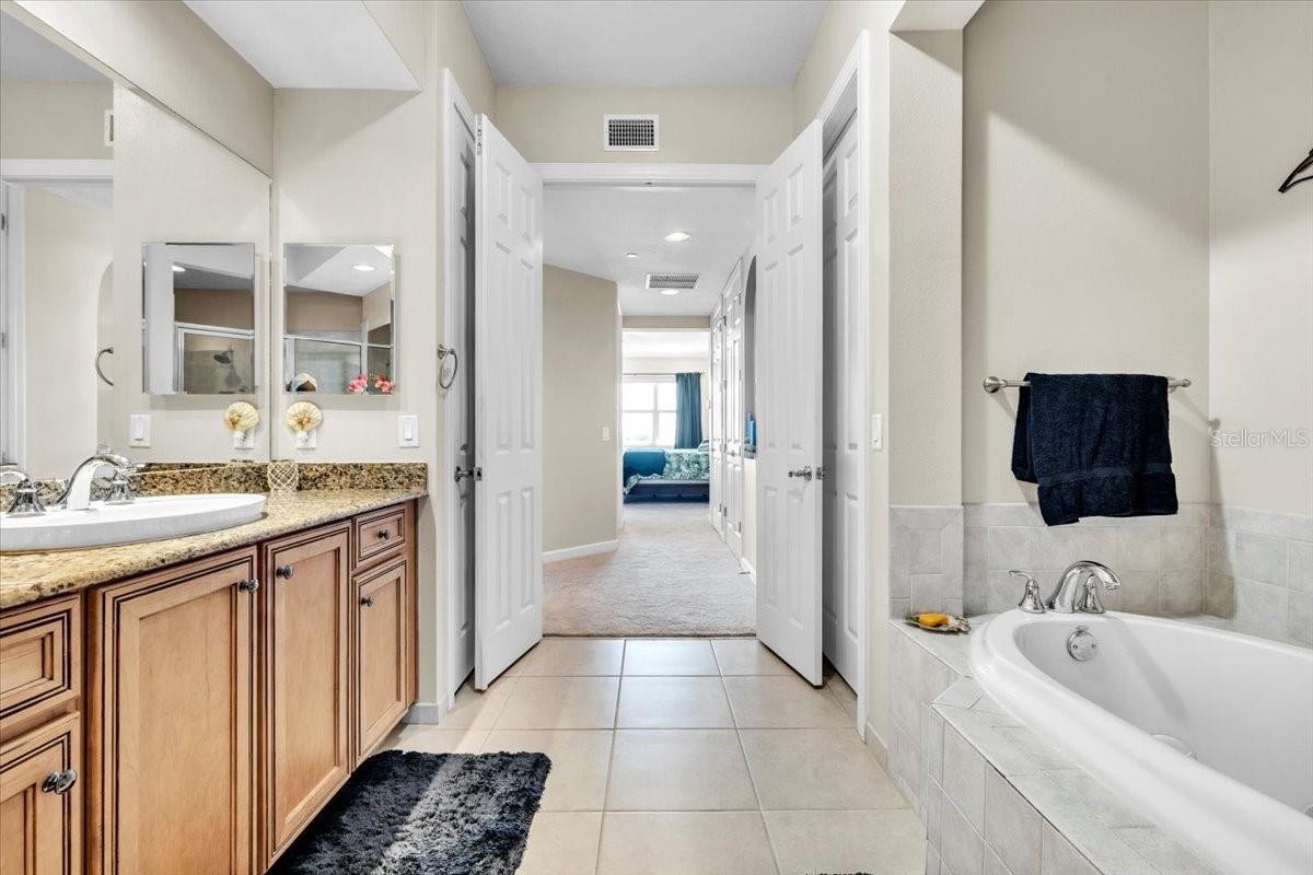 8560 AMBERJACK CIR #301