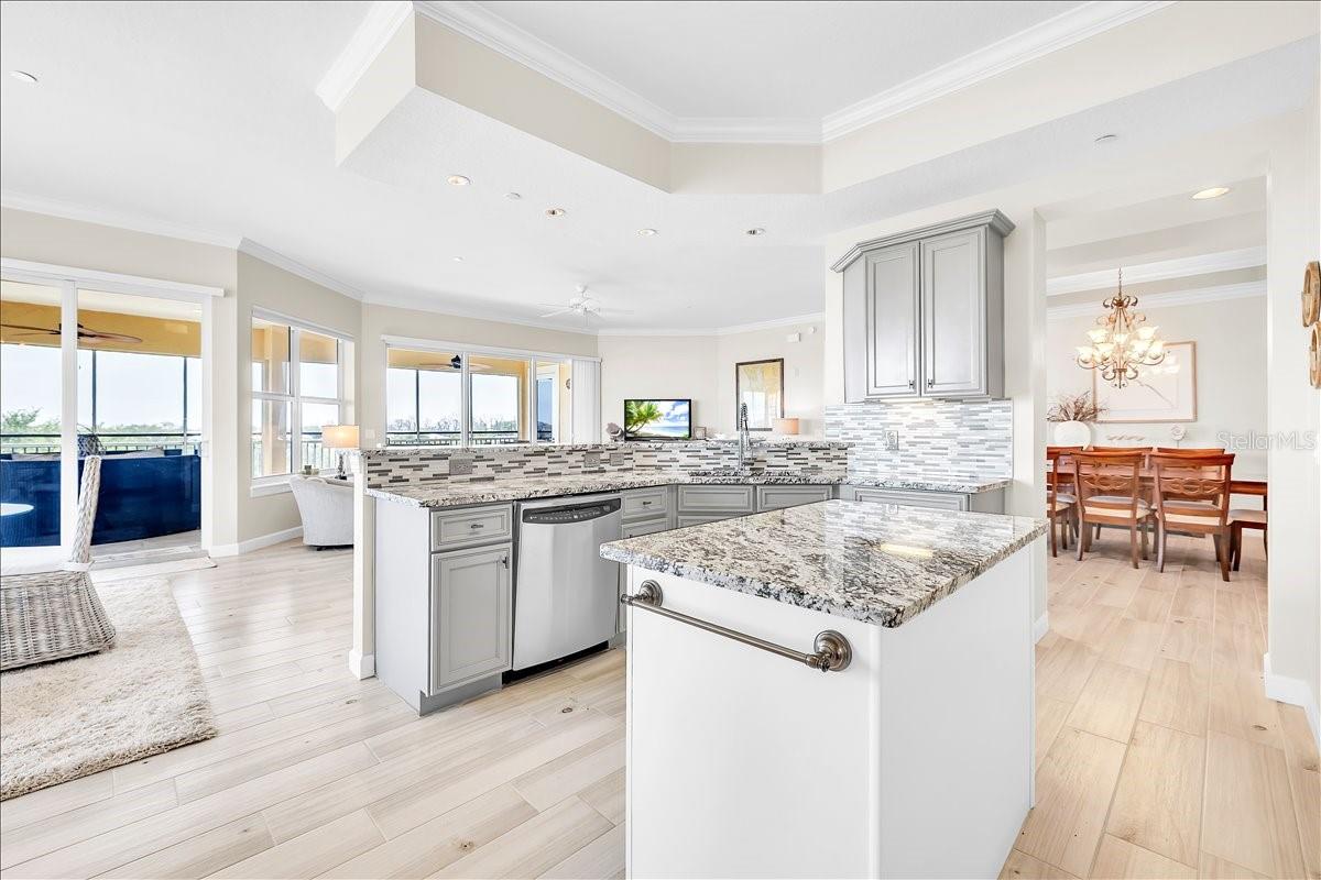 8560 AMBERJACK CIR #301