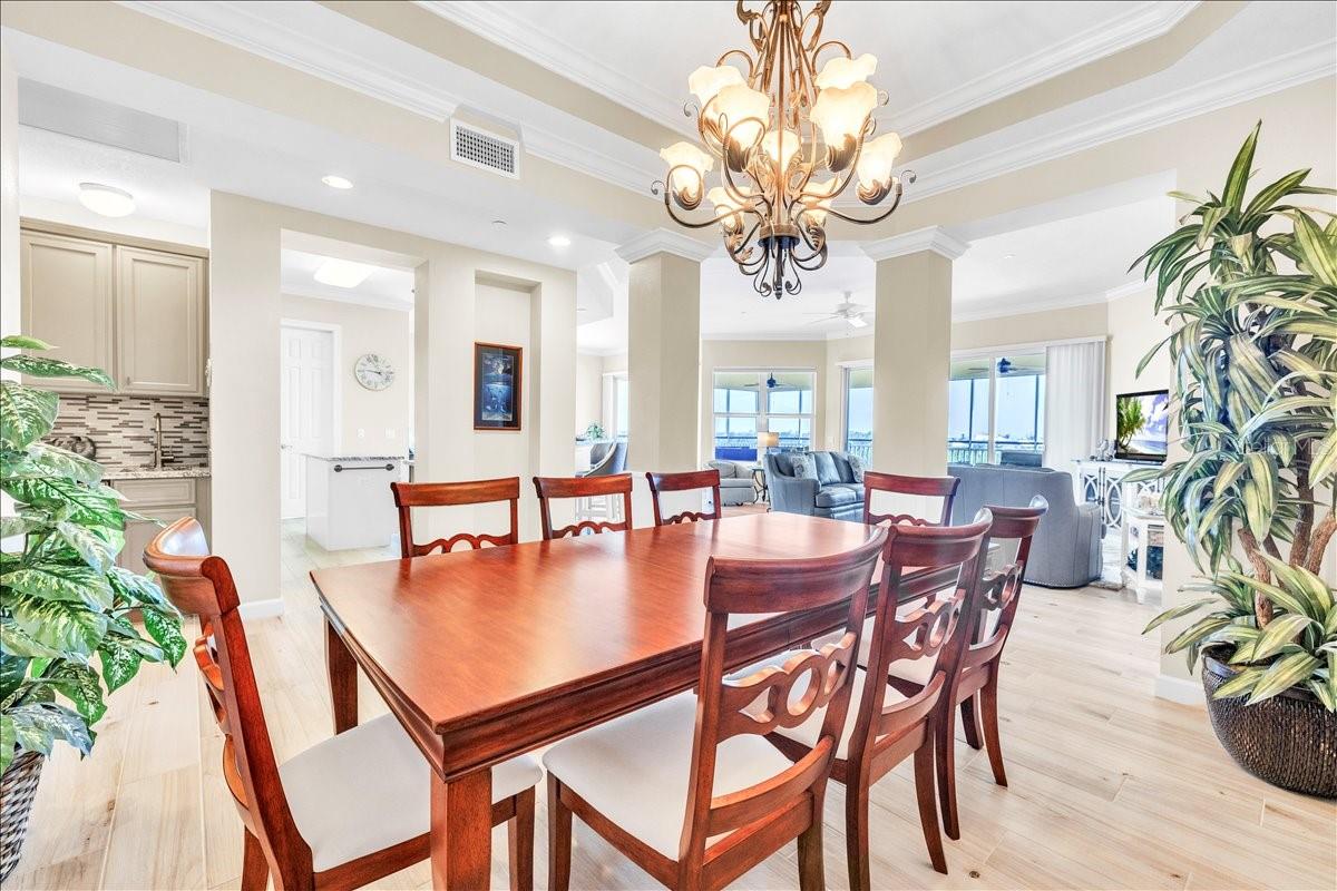 8560 AMBERJACK CIR #301