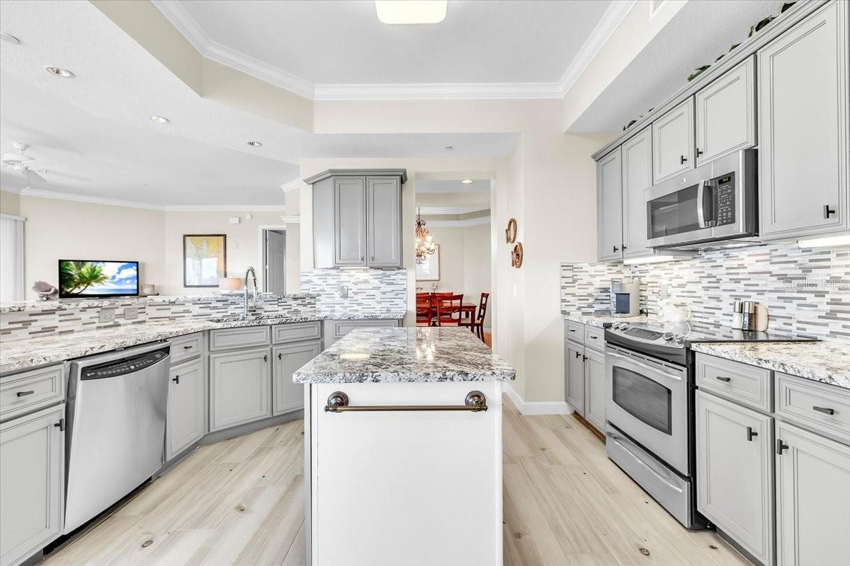 8560 AMBERJACK CIR #301