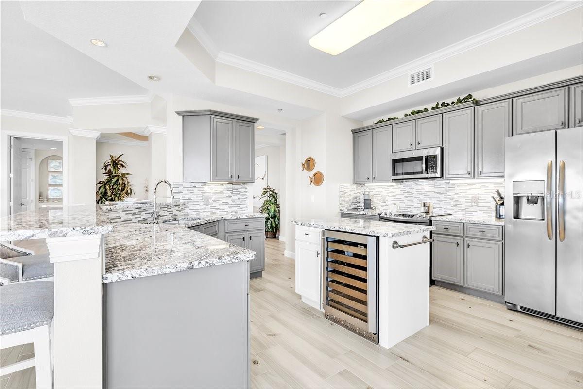 8560 AMBERJACK CIR #301
