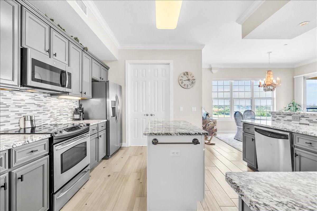 8560 AMBERJACK CIR #301
