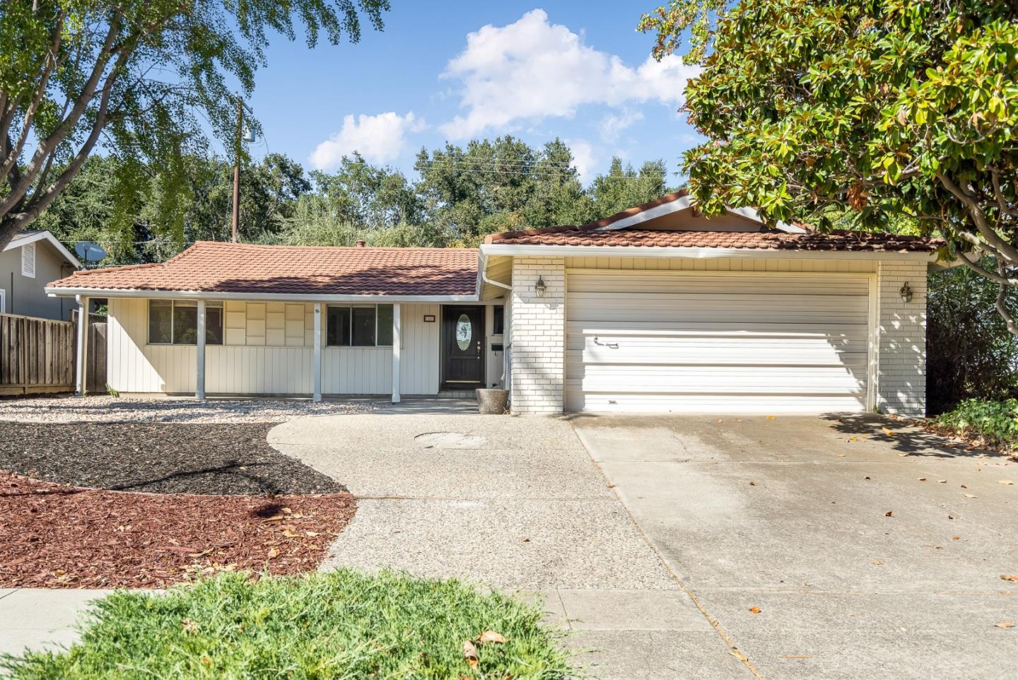 5163 Elmwood DR