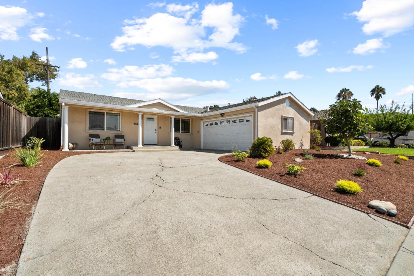 472 Camas AVE