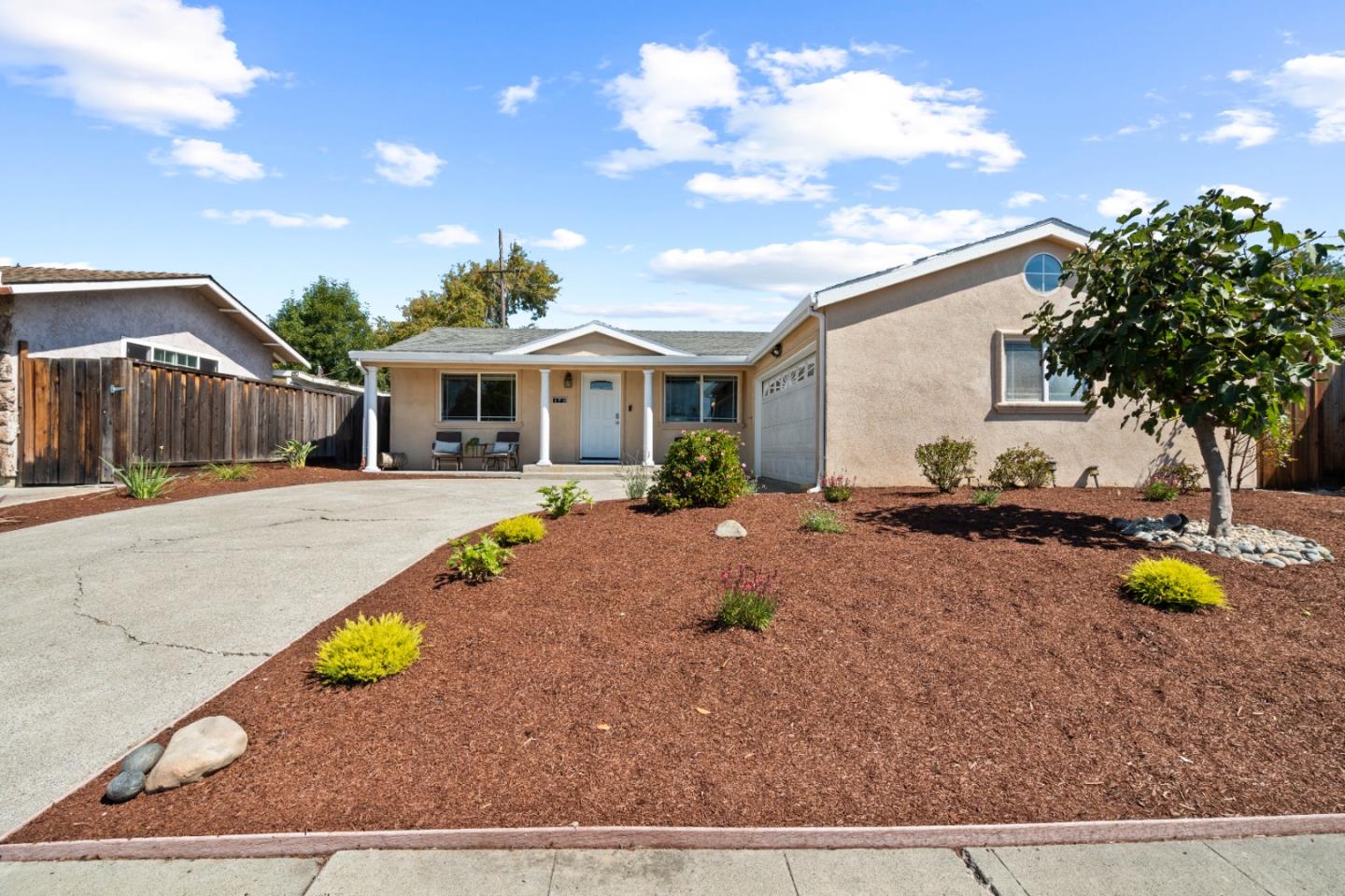 472 Camas AVE