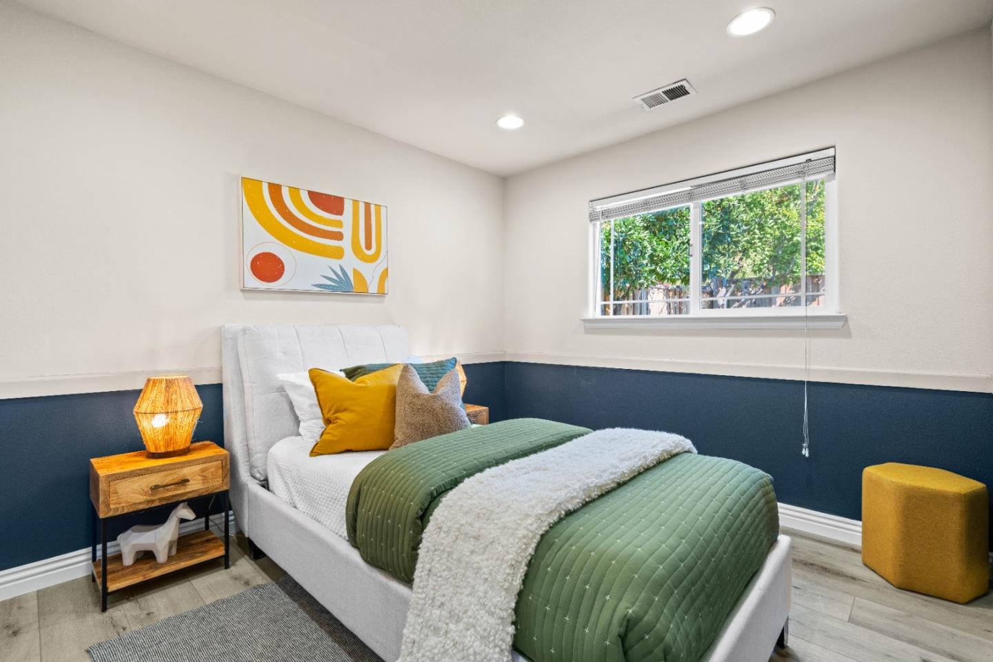 472 Camas AVE