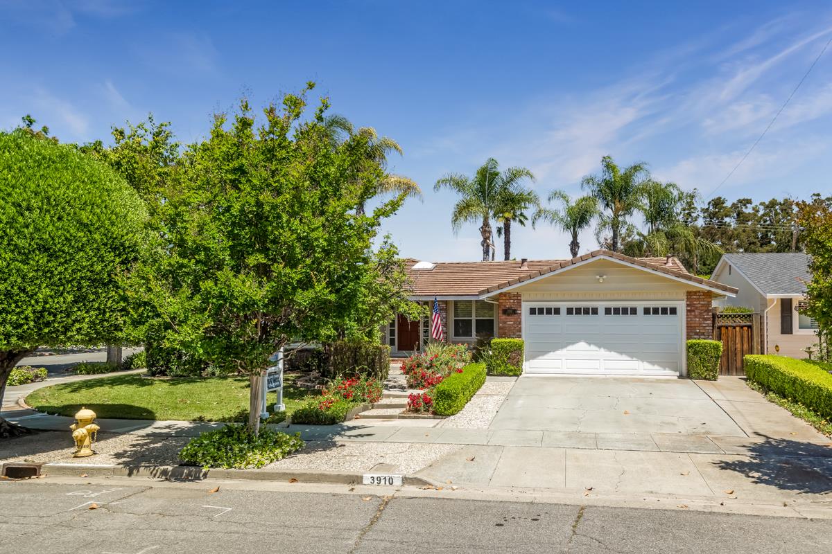3910 Briarglen DR