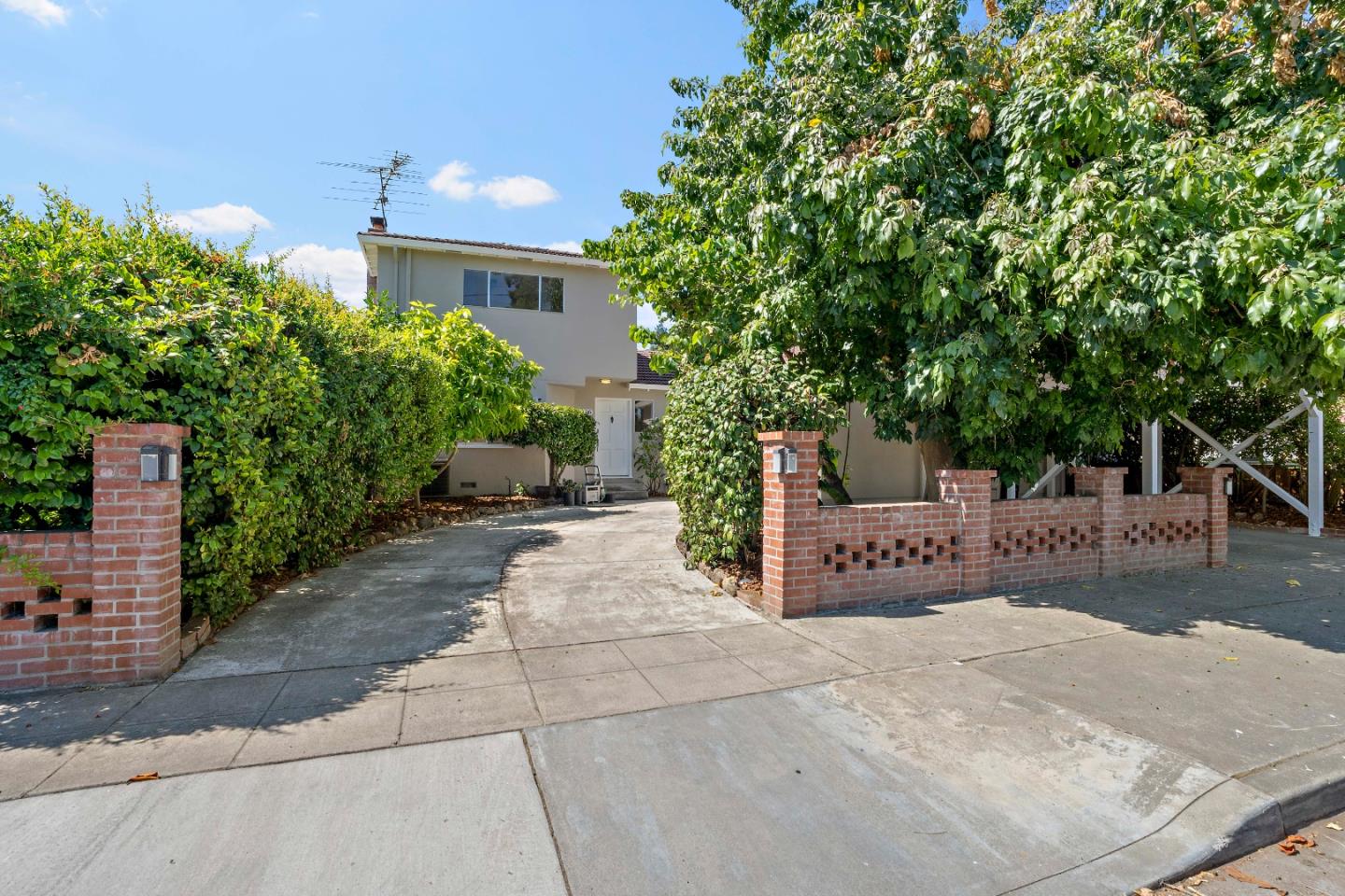 1486 Richards Avenue