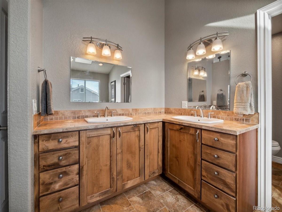 7280 Meadow View