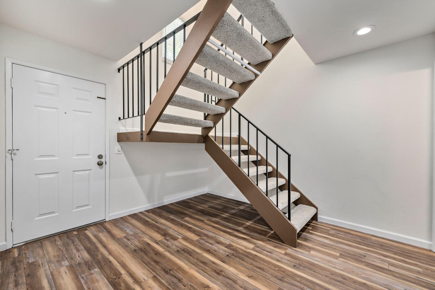 181 Centre Street Unit: 18