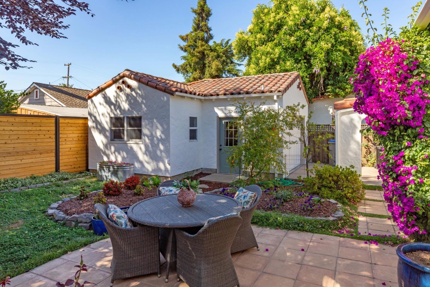 1120 Willow Glen Way