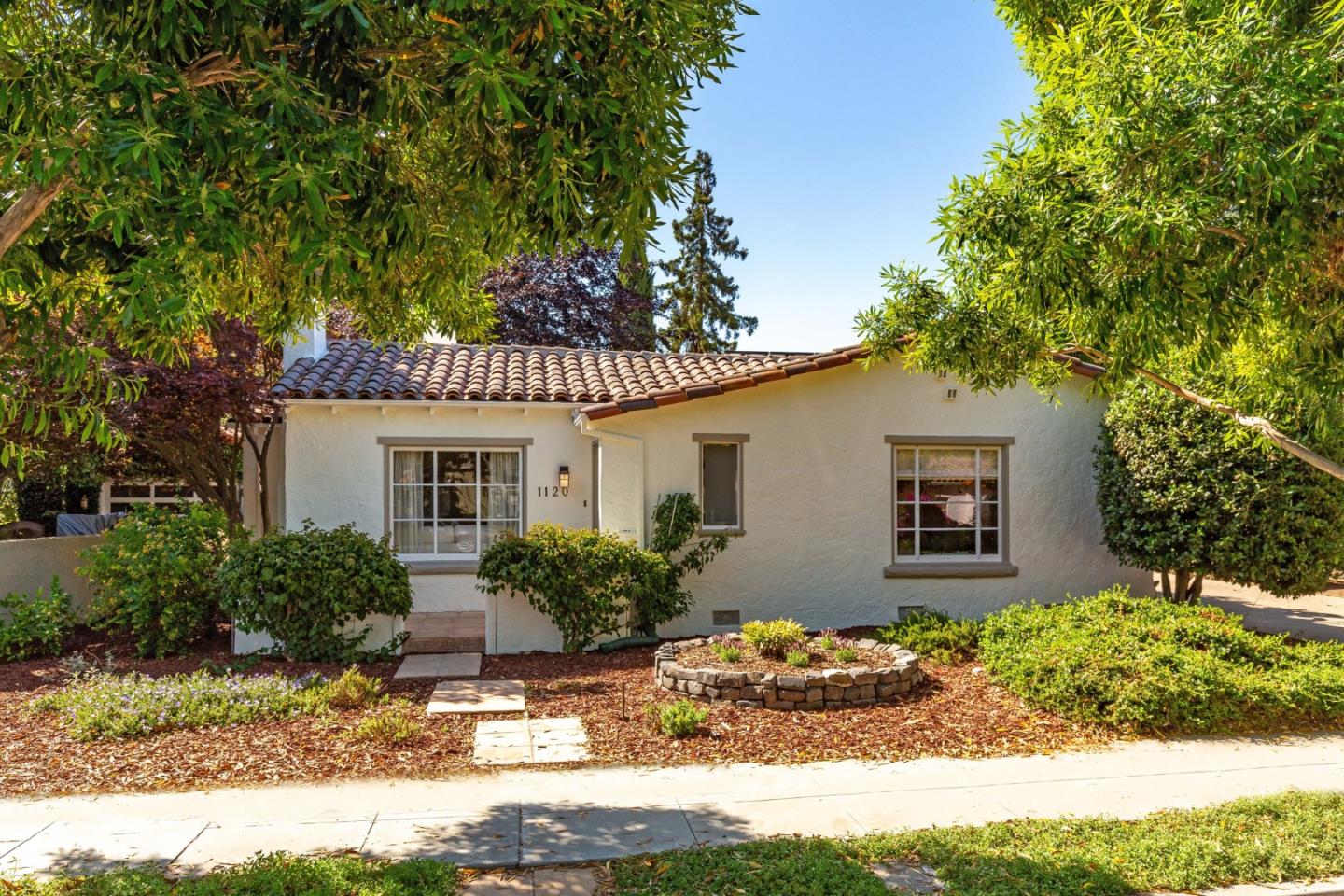 1120 Willow Glen Way