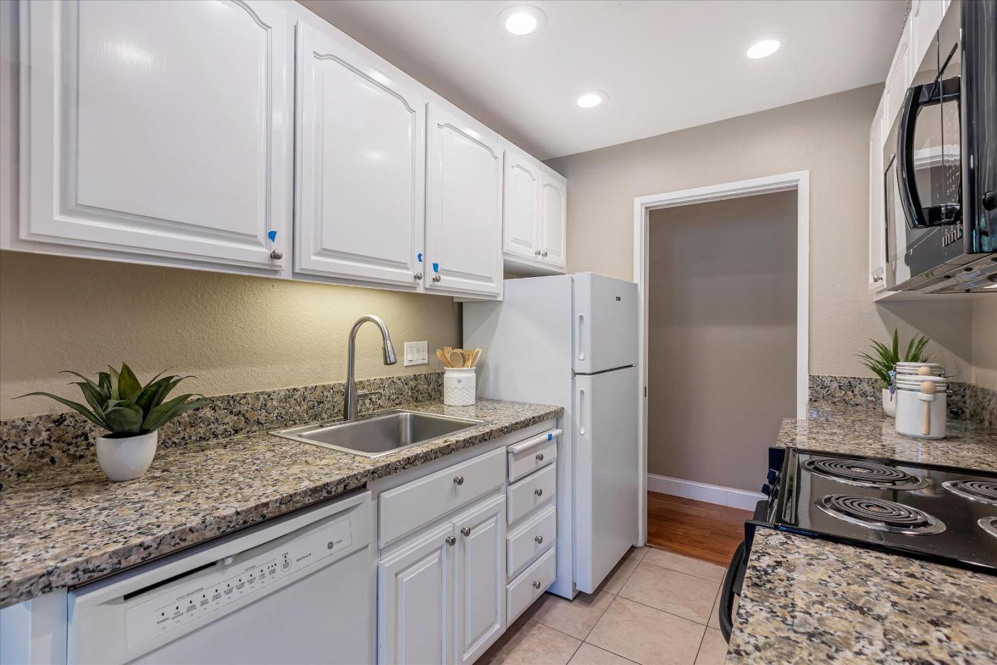 280 Easy Street Unit: 511