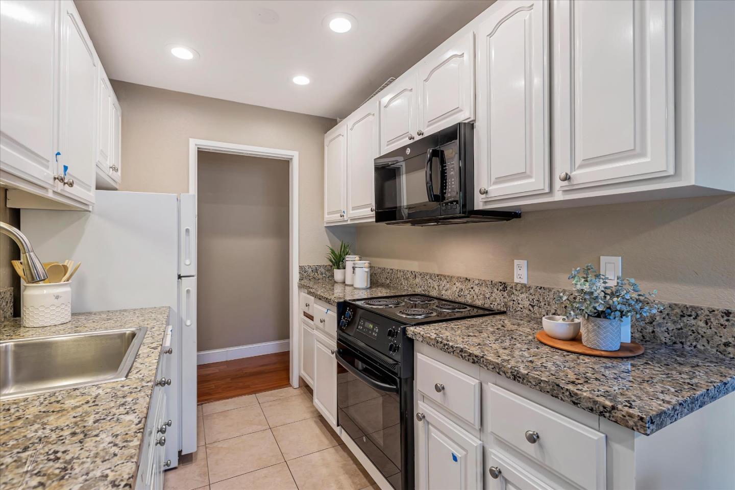 280 Easy Street Unit: 511