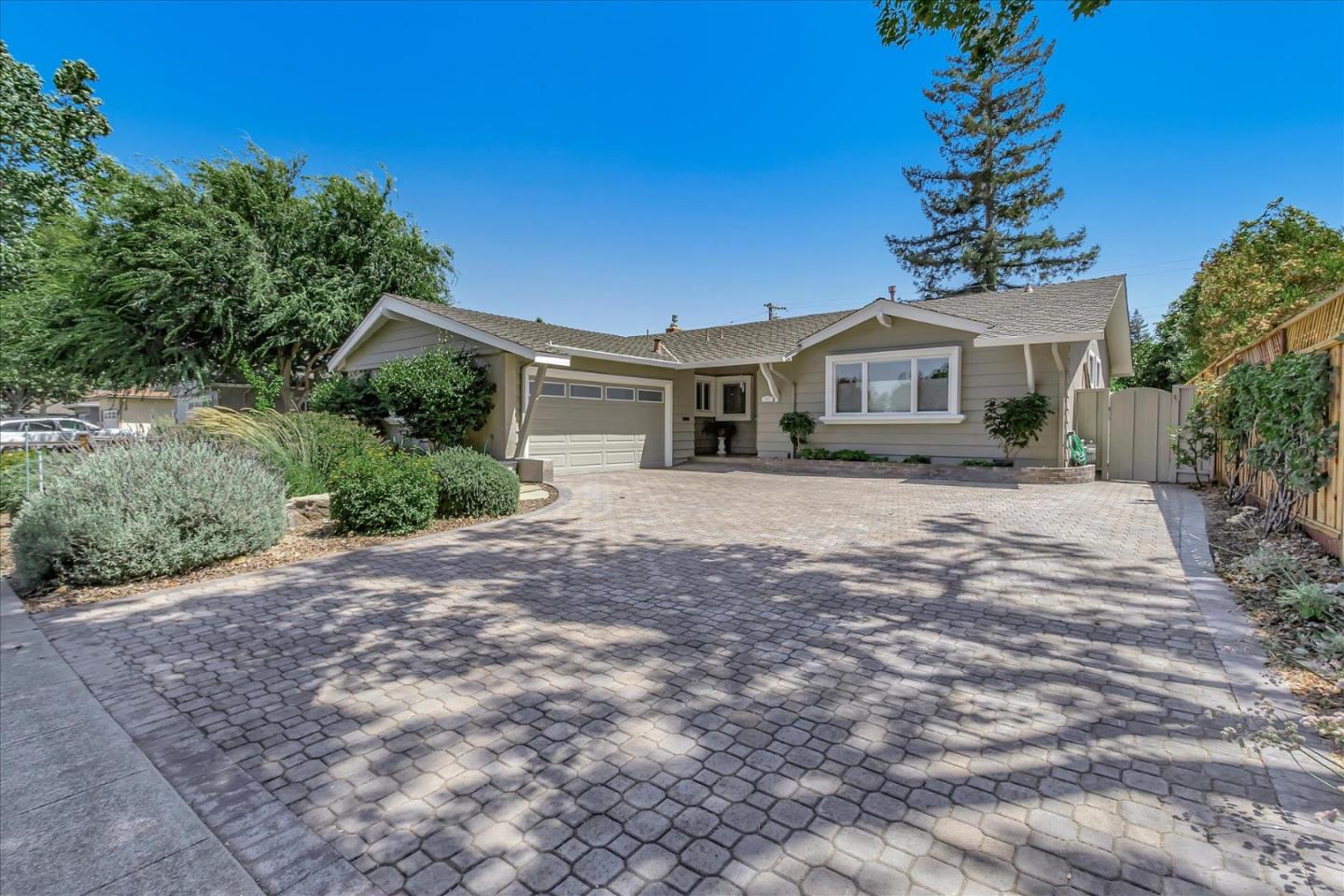 1692 Andalusia Way