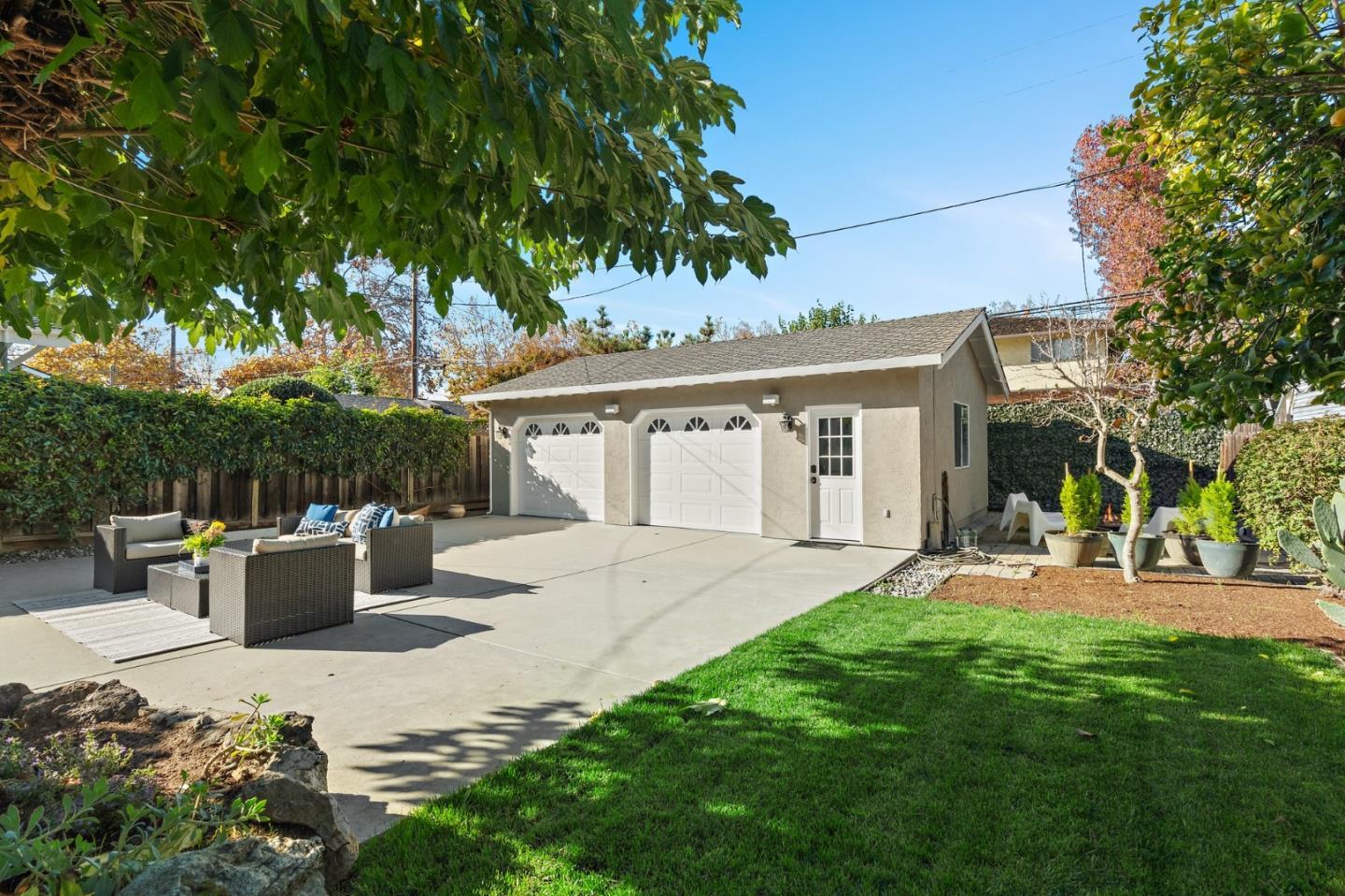 1377 Yosemite Avenue