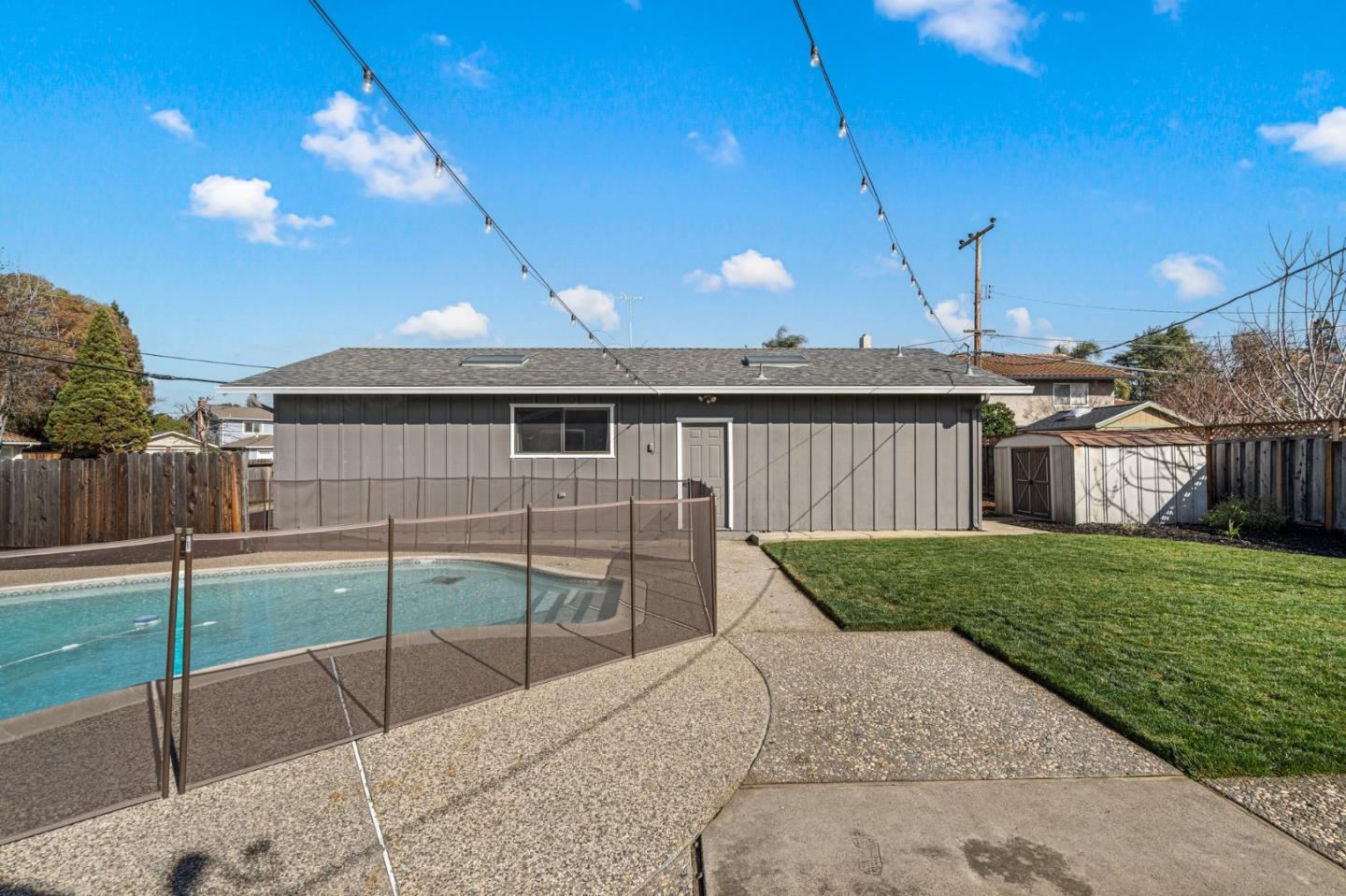 15590 La Alameda Drive