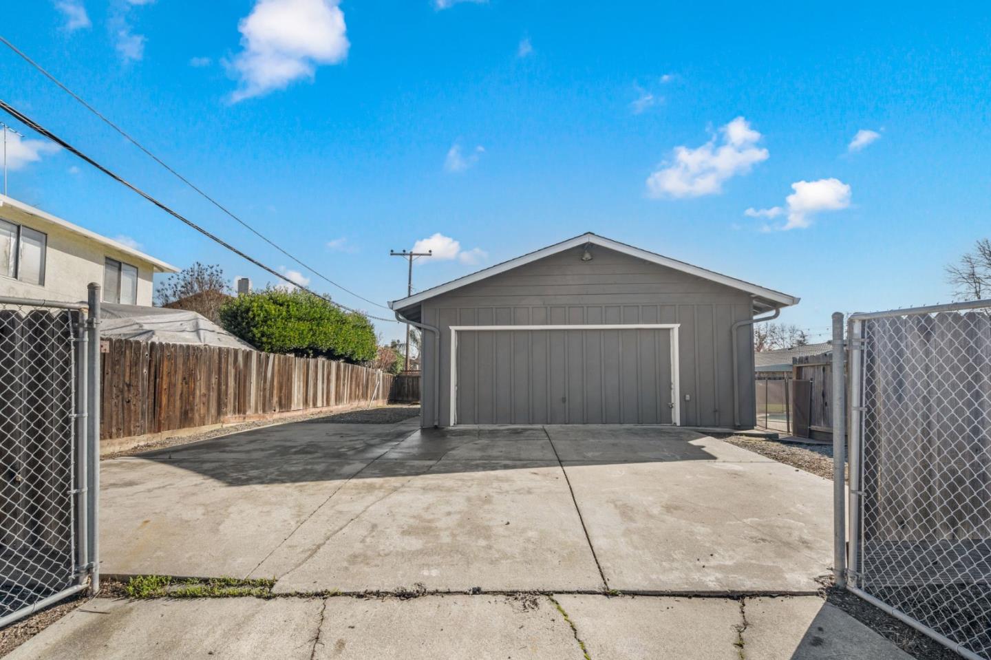 15590 La Alameda Drive