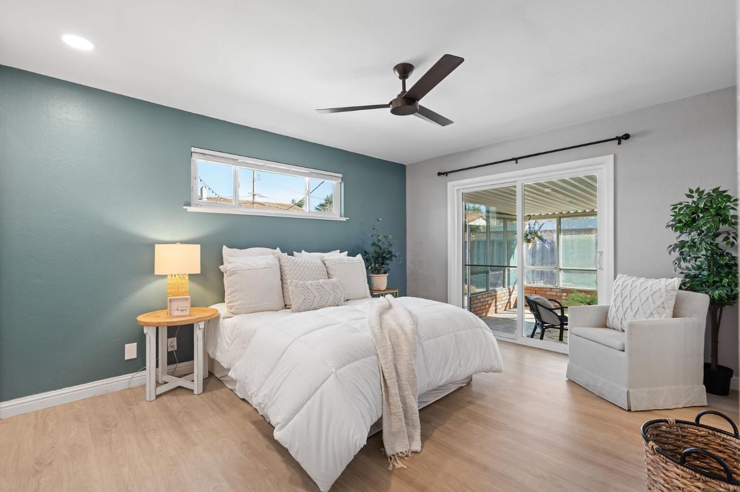 15590 La Alameda Drive