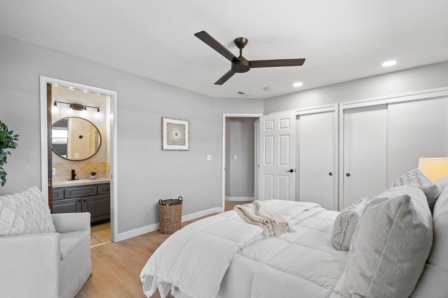 15590 La Alameda Drive