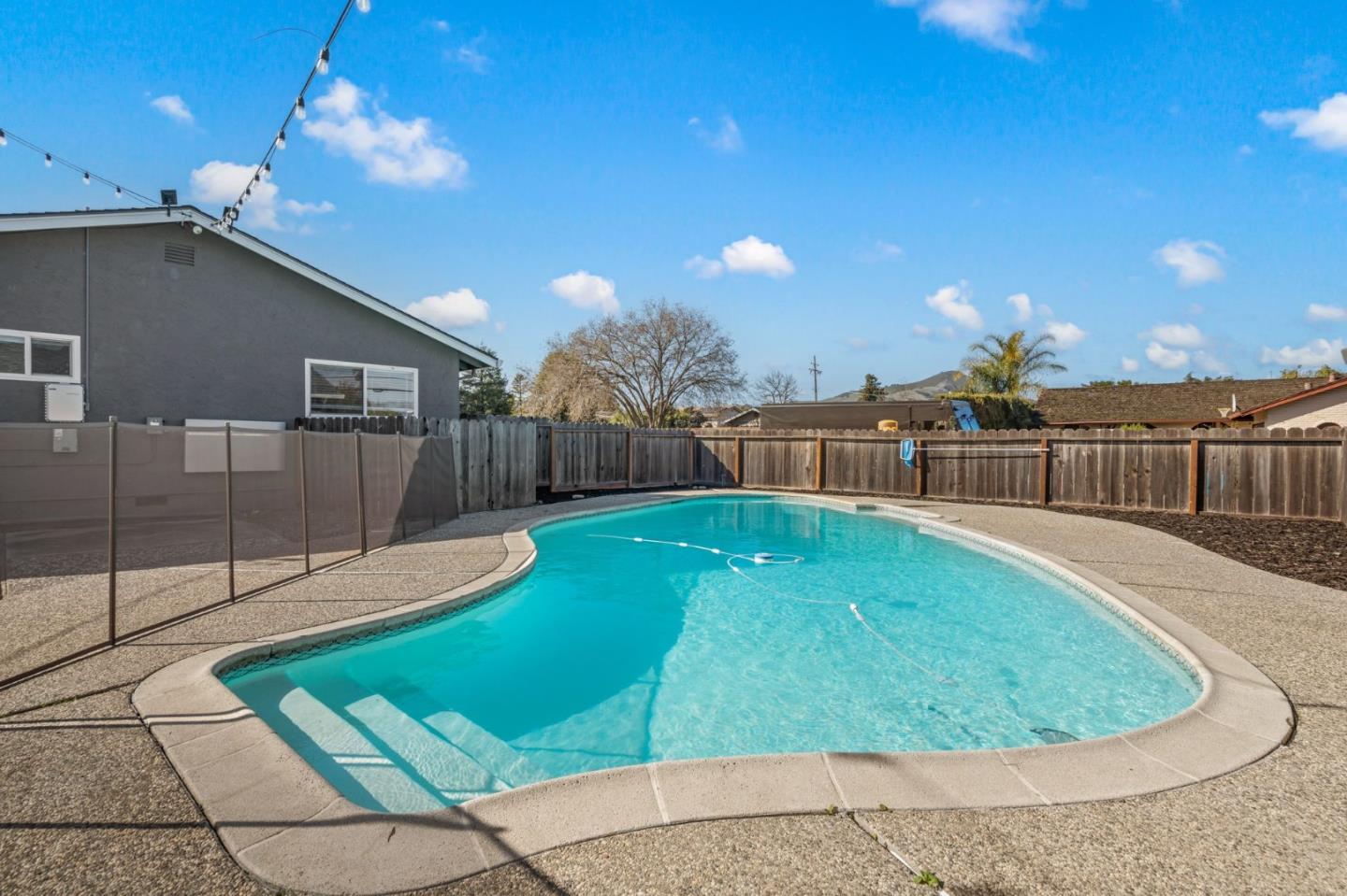 15590 La Alameda Drive