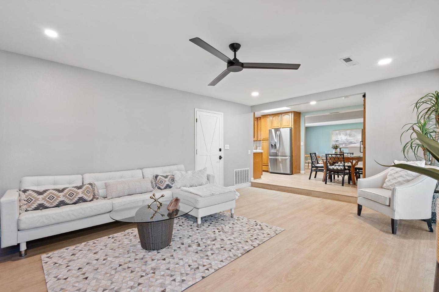 15590 La Alameda Drive