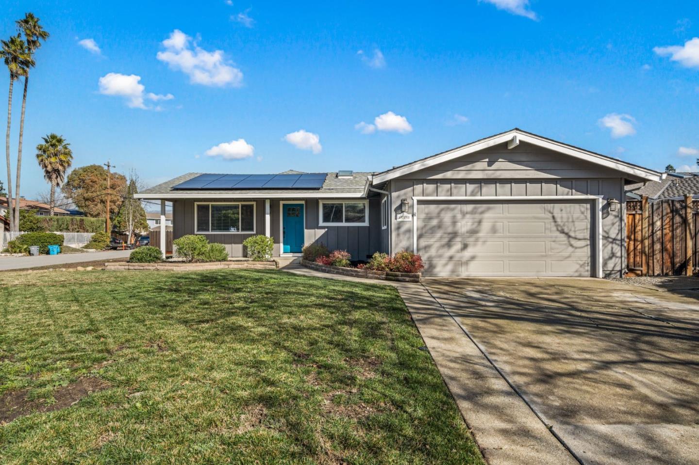 15590 La Alameda Drive