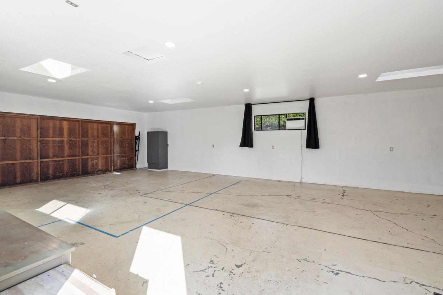 15590 La Alameda Drive