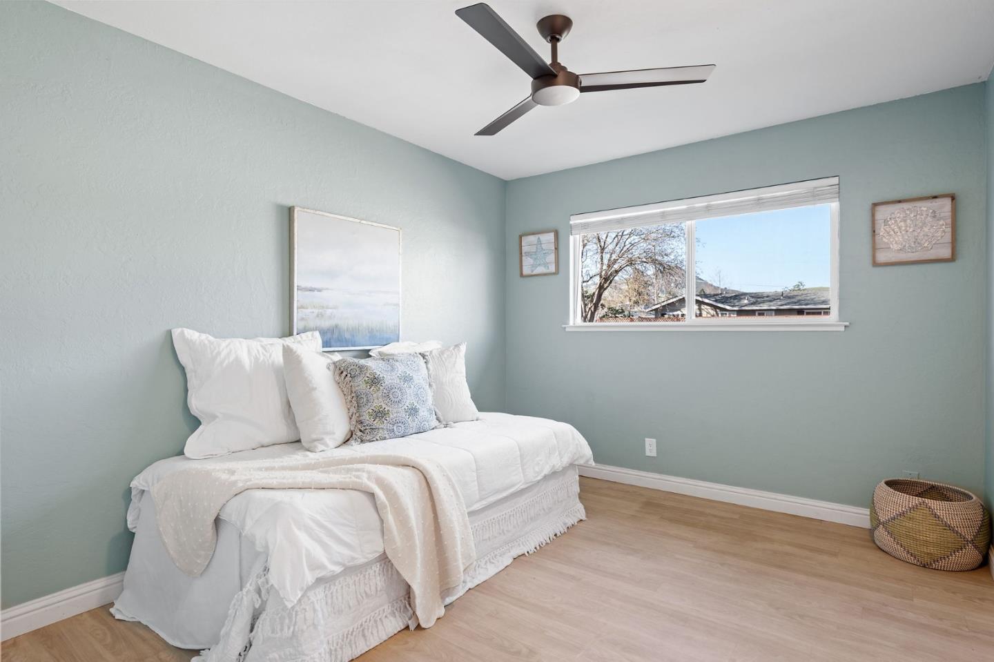 15590 La Alameda Drive