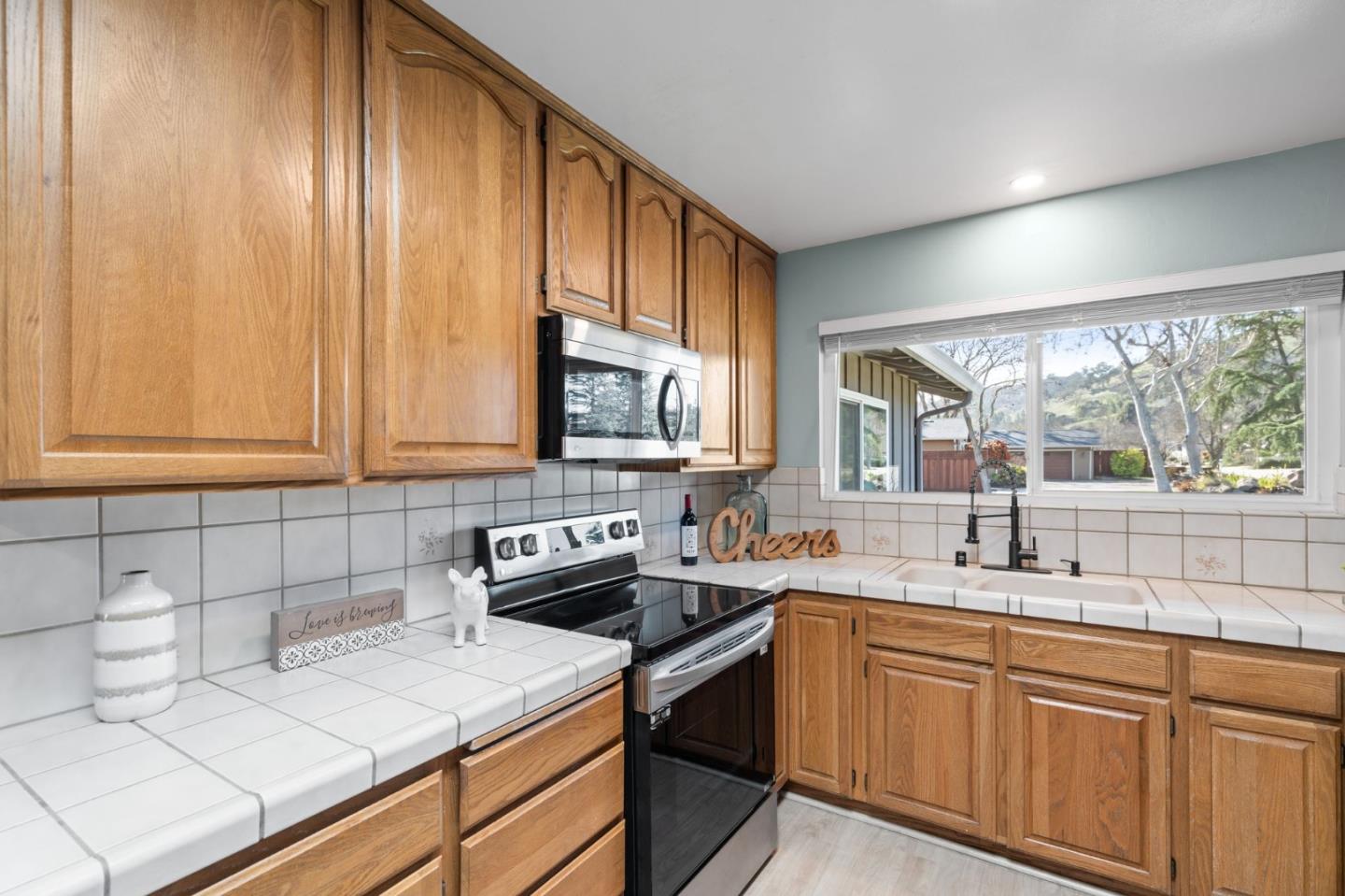 15590 La Alameda Drive