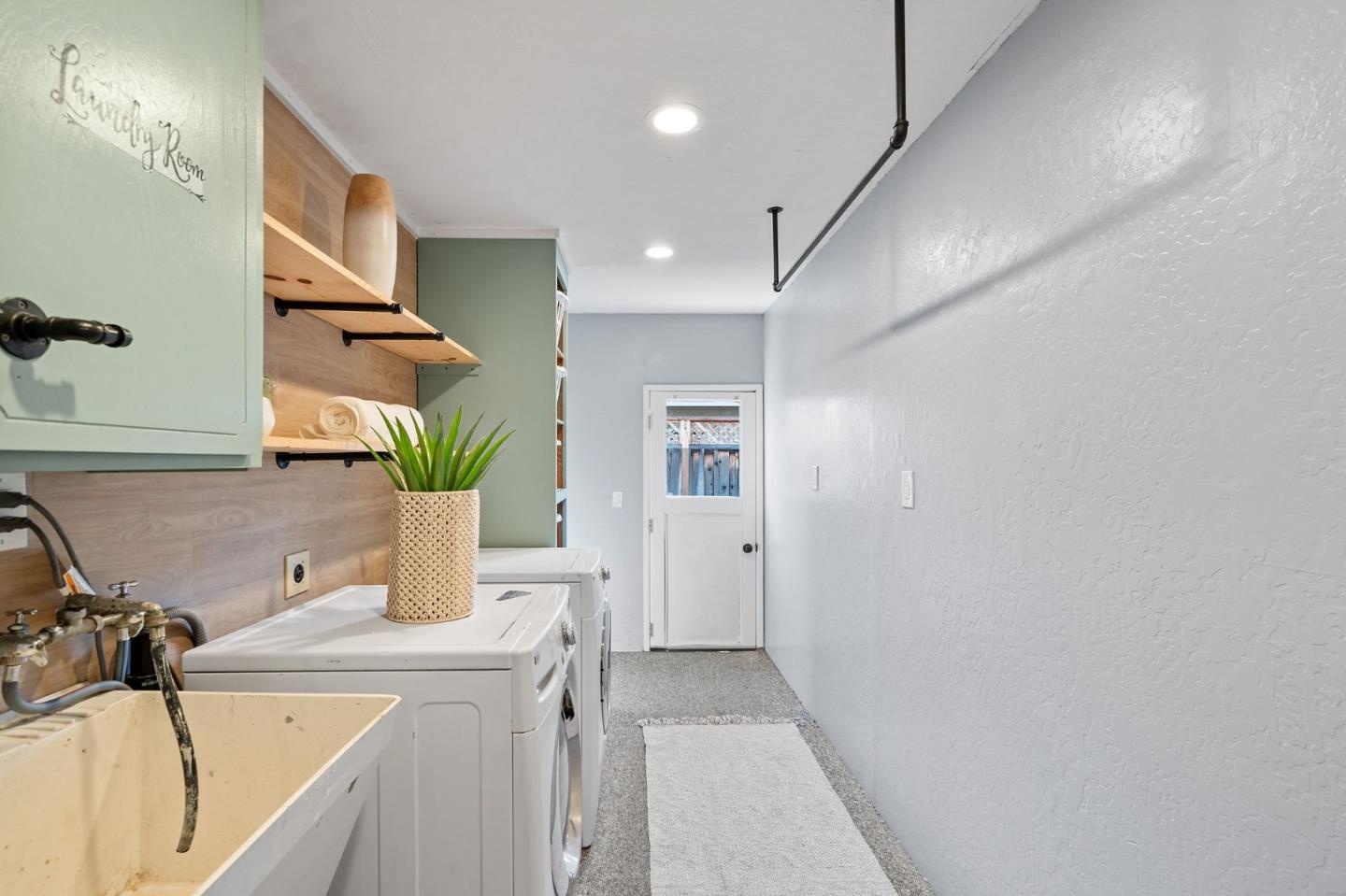 15590 La Alameda Drive