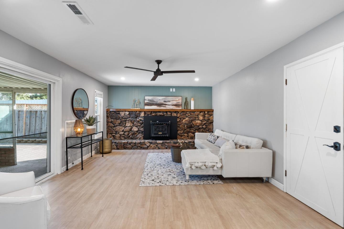 15590 La Alameda Drive