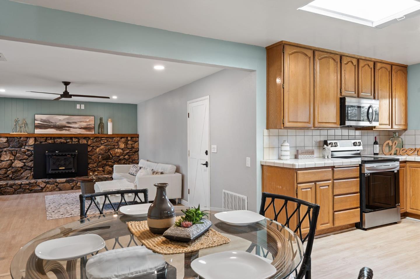 15590 La Alameda Drive