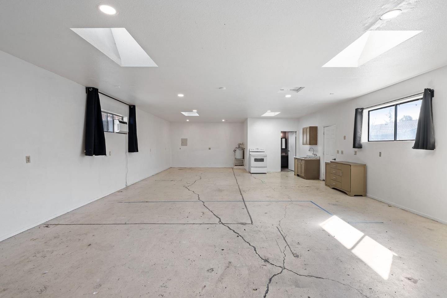 15590 La Alameda Drive