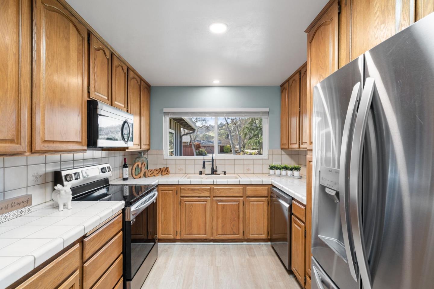 15590 La Alameda Drive