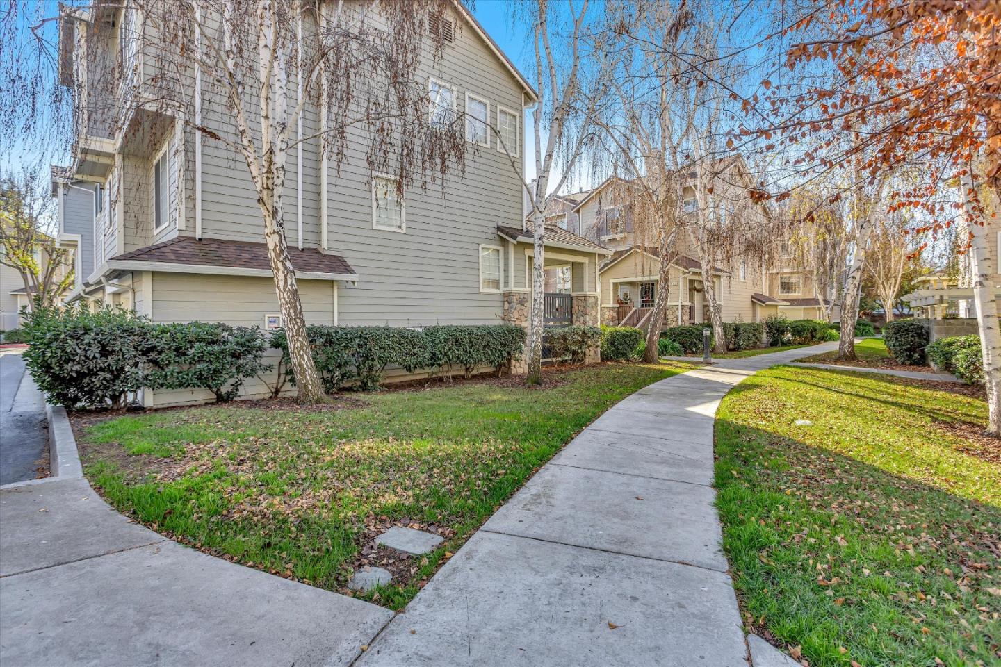 1835 Sterling Landing