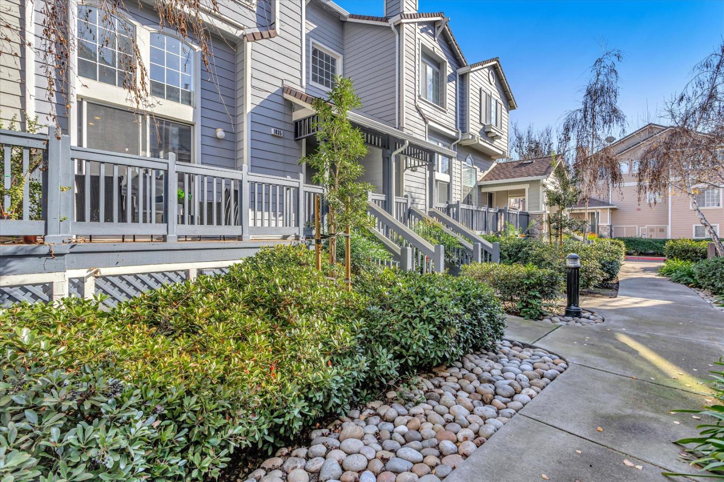 1835 Sterling Landing