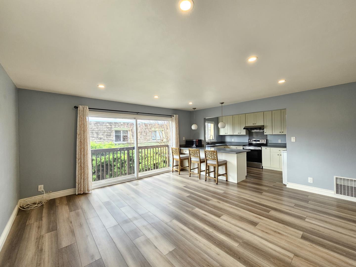 2055 Aldengate Way Unit: 2