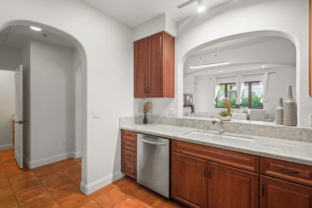 220 View Street Unit: 220
