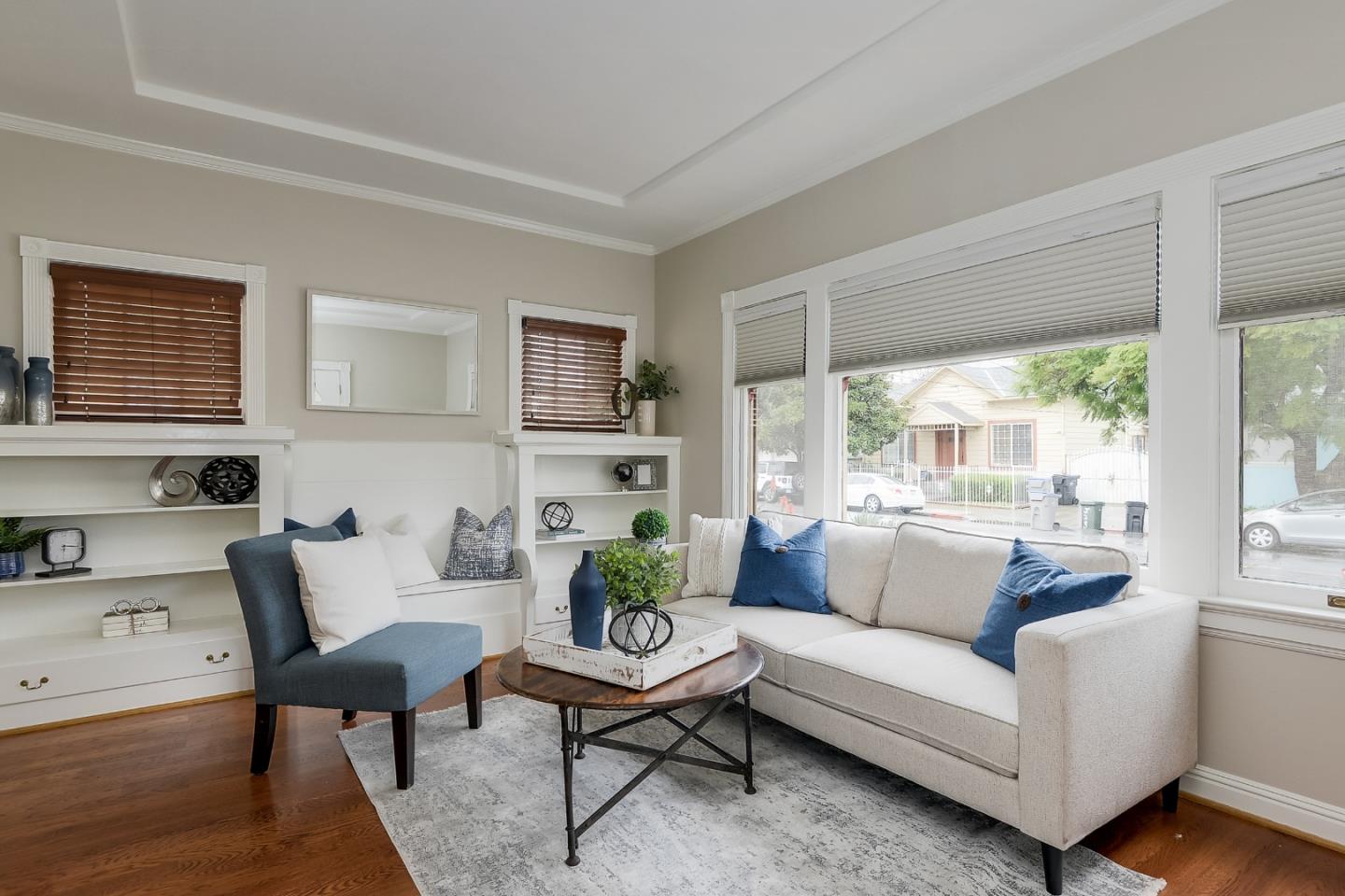 322 E Saint James Street