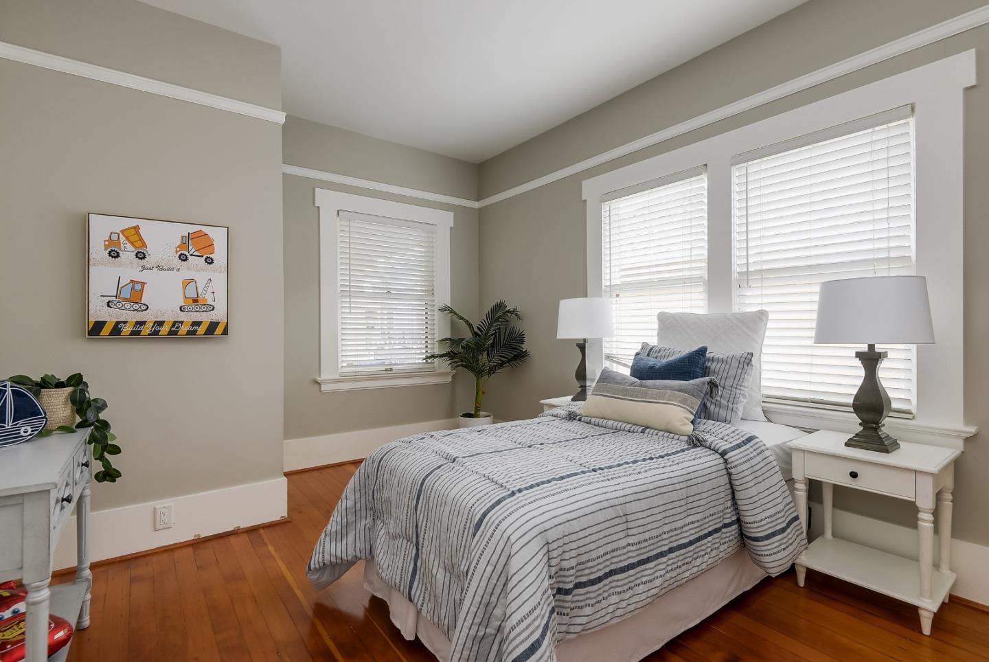 322 E Saint James Street