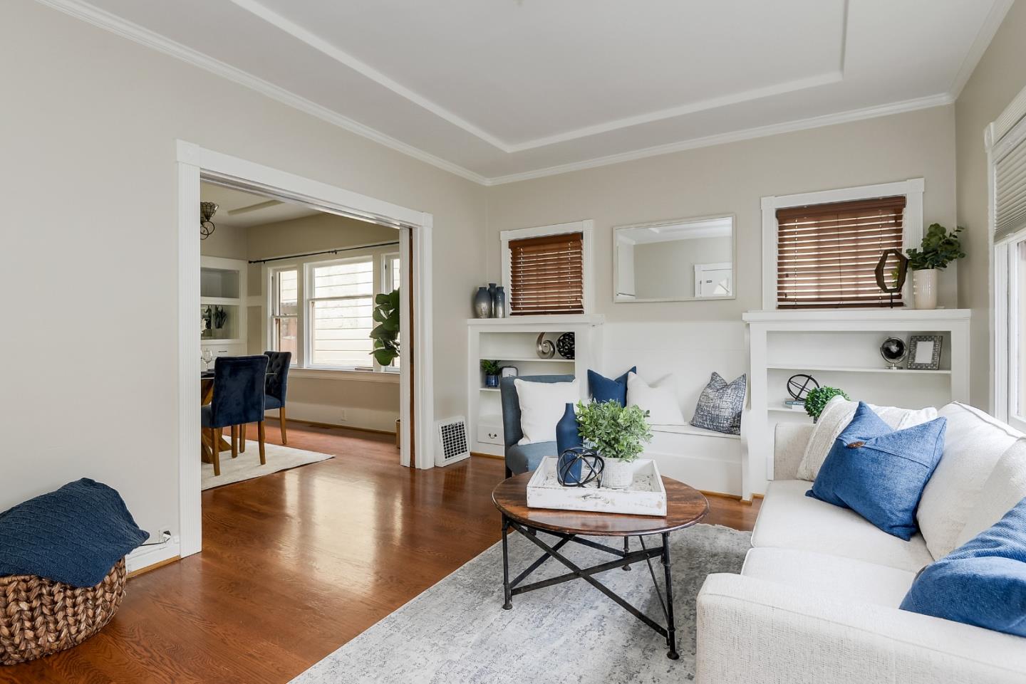 322 E Saint James Street