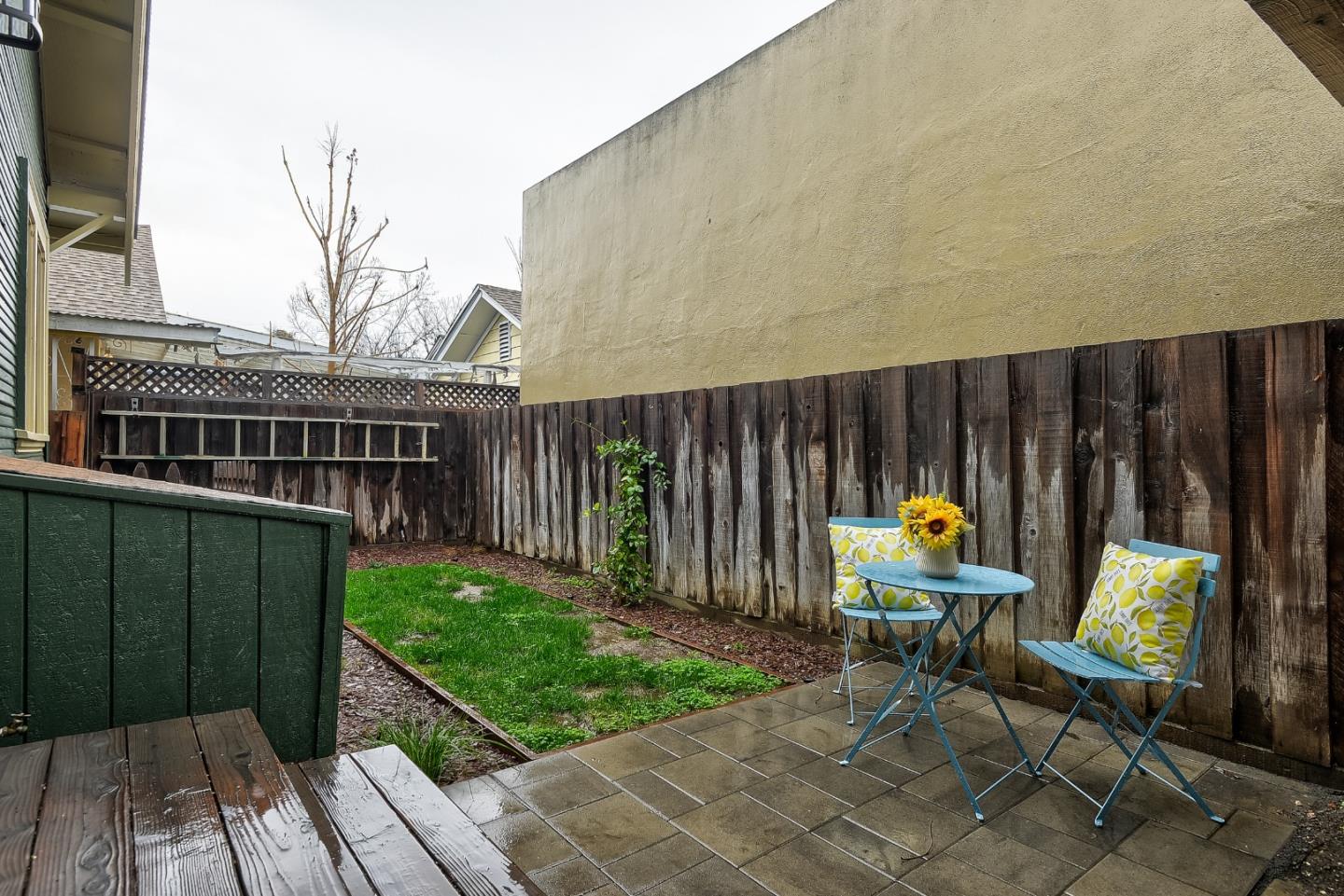 322 E Saint James Street