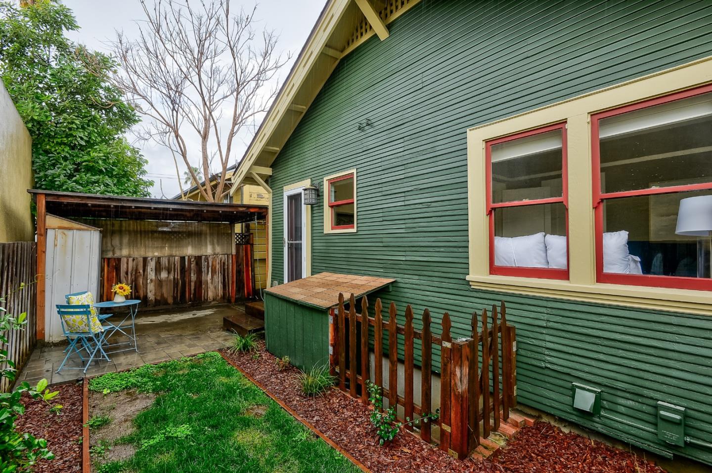 322 E Saint James Street