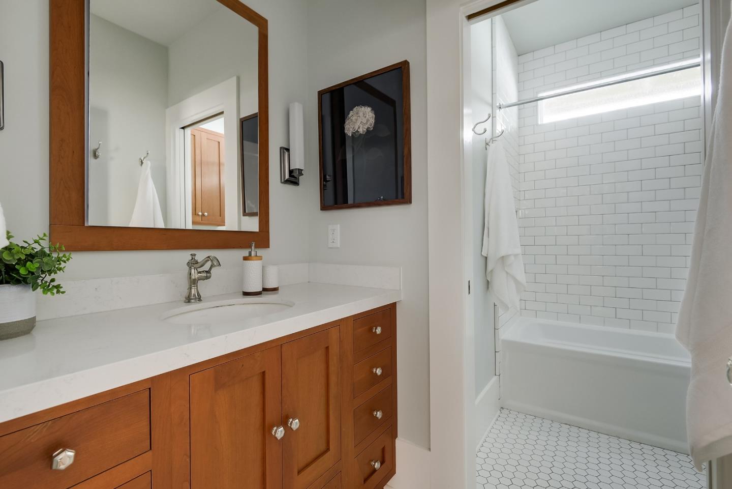 322 E Saint James Street