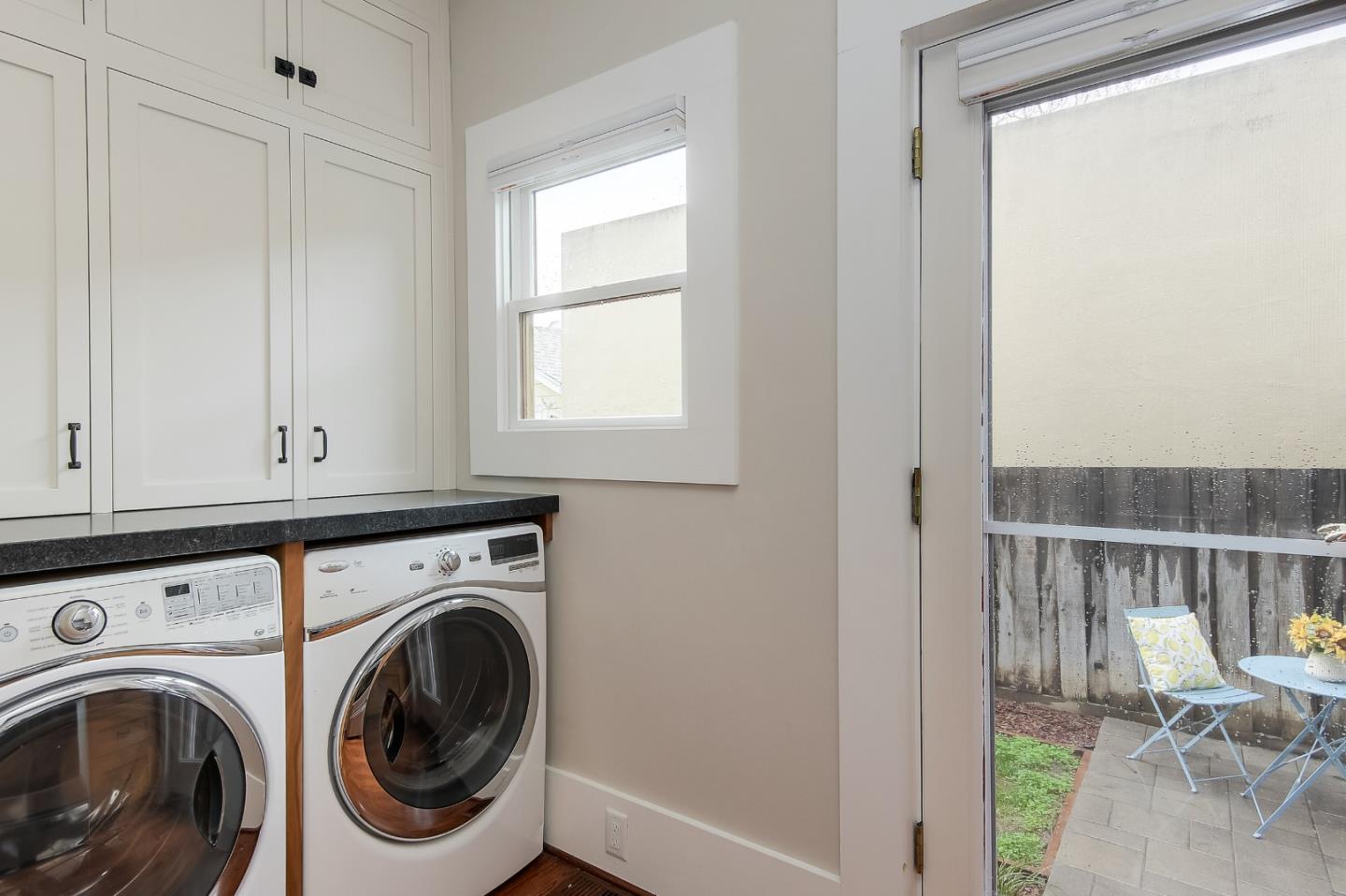 322 E Saint James Street