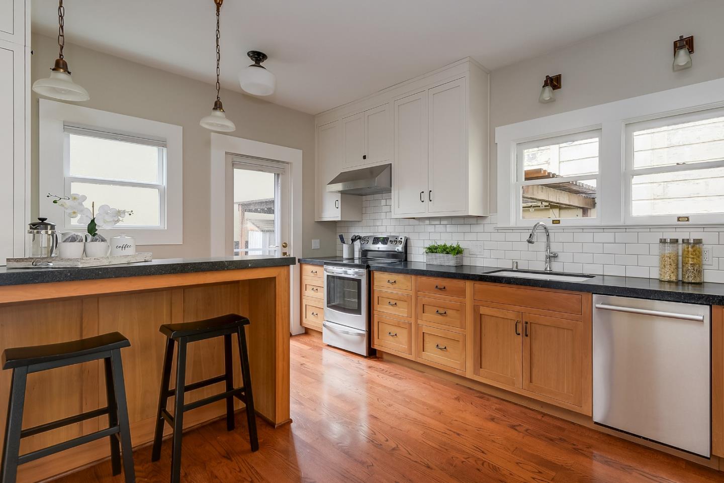 322 E Saint James Street