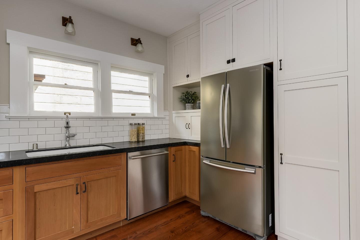 322 E Saint James Street